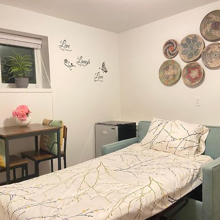 Newly Renovated Walkout Basement In Vancouver With Separate Entrance Eksteriør bilde