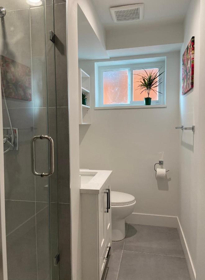 Newly Renovated Walkout Basement In Vancouver With Separate Entrance Eksteriør bilde